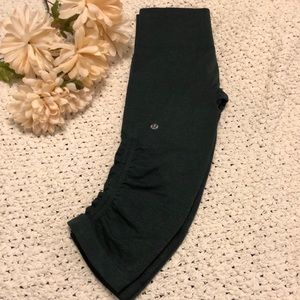 EUC Lululemon In The Flow II Crop Dark Green Sz 4